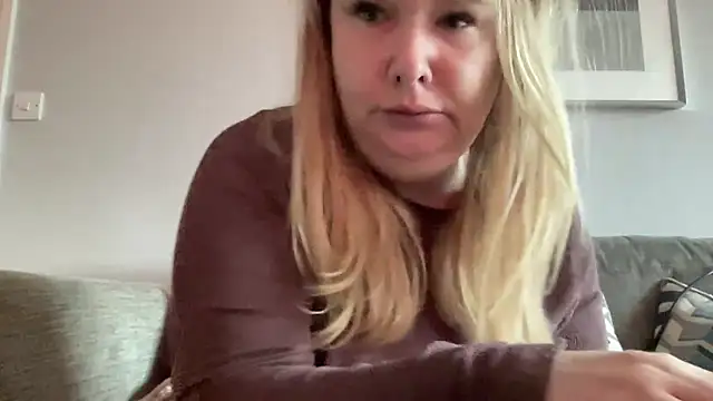 Snapshot of BustyHayleyUk chatting on 03-26-26, 05:11 BustyHayleyUk online show from 03-26-26, 05:11