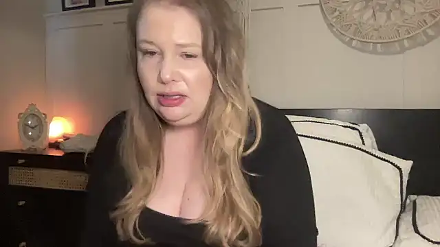 Snapshot of BustyHayleyUk chatting on 02-09-25, 01:46 BustyHayleyUk online show from 02-09-25, 01:46