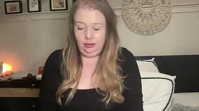 Snapshot of BustyHayleyUk chatting on 02-14-25, 06:51 BustyHayleyUk online show from 02-14-25, 06:51