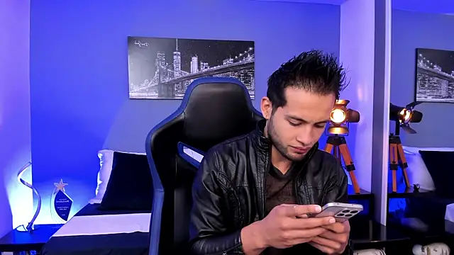 Max Conor1 online show from 09-18-25, 11:35