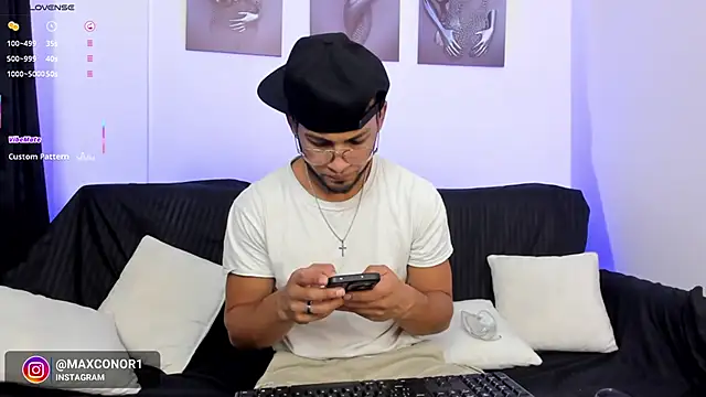 Snapshot of Max_Conor1 chatting on 03-12-26, 11:36 Max Conor1 online show from 03-12-26, 11:36