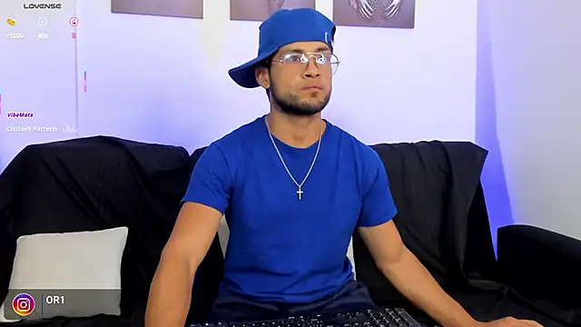 Snapshot of Max_Conor1 chatting on 03-19-26, 01:11 Max Conor1 online show from 03-19-26, 01:11