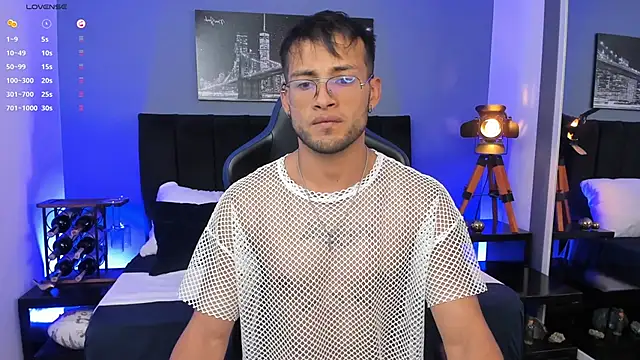 Max Conor1 online show from 12-22-25, 04:12