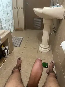 Snapshot of toni1405 chatting on 02-11-26, 04:01 toni1405 online show from 02-11-26, 04:01