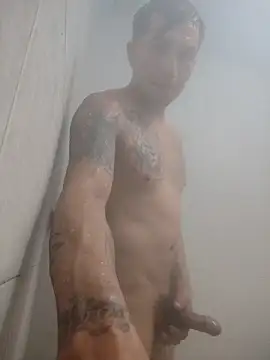 Snapshot of Fo05go chatting on 02-05-26, 04:08 Fo05go online show from 02-05-26, 04:08