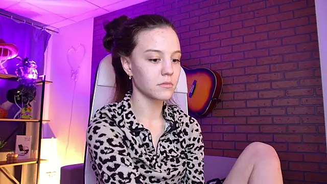 MilaStoyne online show from 12-17-25, 07:35