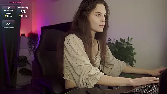 MilaStoyne online show from 10-29-25, 06:12