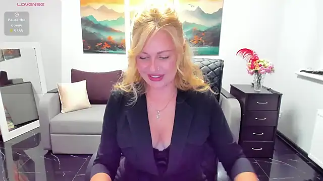 Snapshot of Mira_Whites chatting on 07-13-26, 12:04 Mira Whites online show from 07-13-26, 12:04