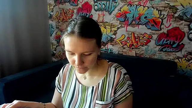 Snapshot of Jenny_Jimmy chatting on 06-17-26, 09:30 Jenny Jimmy online show from 06-17-26, 09:30