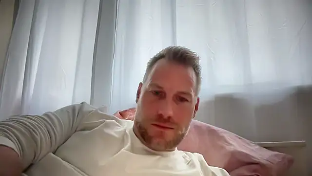 Snapshot of Christian87xxx chatting on 10-01-25, 01:37 Christian87xxx online show from 10-01-25, 01:37