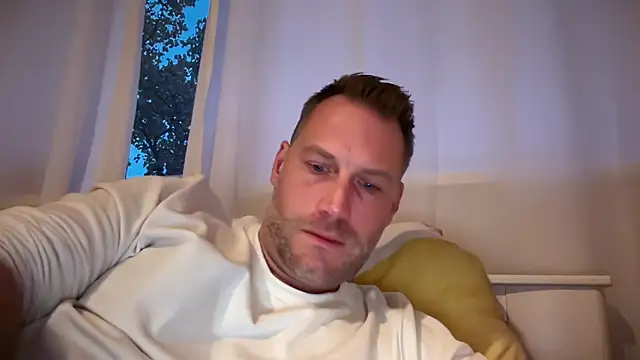 Snapshot of Christian87xxx chatting on 10-04-25, 04:52 Christian87xxx online show from 10-04-25, 04:52