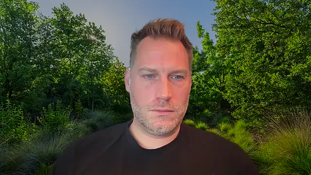 Snapshot of Christian87xxx chatting on 10-31-25, 07:38 Christian87xxx online show from 10-31-25, 07:38