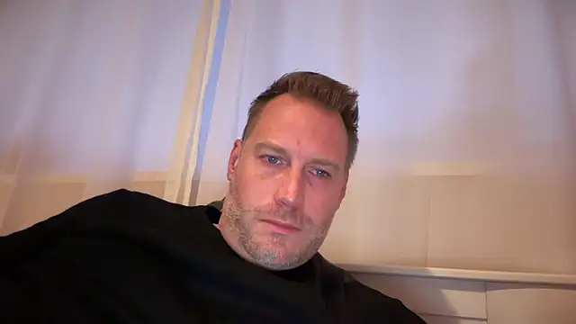 Snapshot of Christian87xxx chatting on 11-06-25, 03:49 Christian87xxx online show from 11-06-25, 03:49