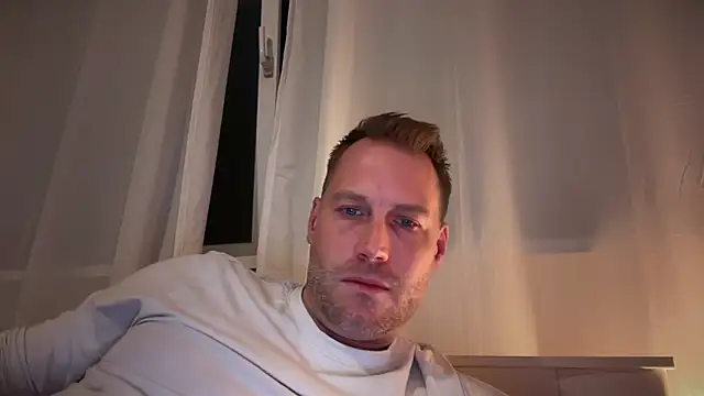 Snapshot of Christian87xxx chatting on 09-26-25, 05:42 Christian87xxx online show from 09-26-25, 05:42