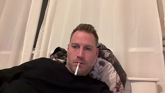 Snapshot of Christian87xxx chatting on 11-11-25, 05:52 Christian87xxx online show from 11-11-25, 05:52