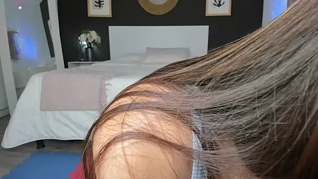 AlannaRussell  online show from 01-10-26, 08:26