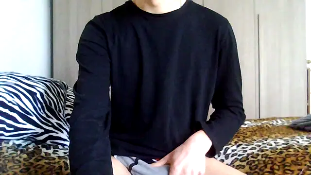 Snapshot of tommyboyteen chatting on 02-15-25, 01:16 tommyboyteen online show from 02-15-25, 01:16
