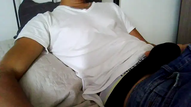 Snapshot of tommyboyteen chatting on 10-25-25, 12:39 tommyboyteen online show from 10-25-25, 12:39
