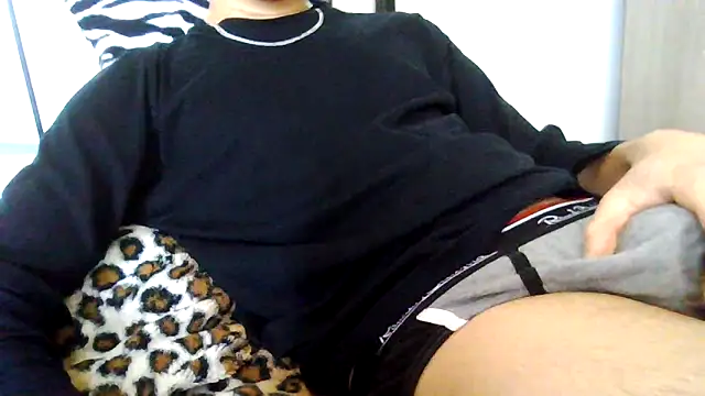 Snapshot of tommyboyteen chatting on 02-20-25, 12:25 tommyboyteen online show from 02-20-25, 12:25