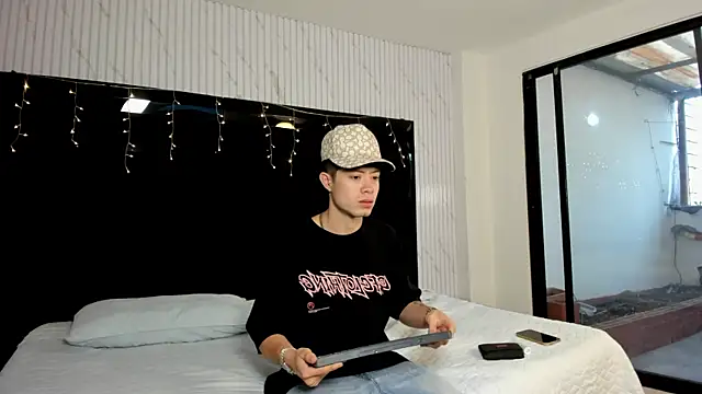 Snapshot of marcuscollins1_ chatting on 02-05-26, 12:23 marcuscollins1 online show from 02-05-26, 12:23