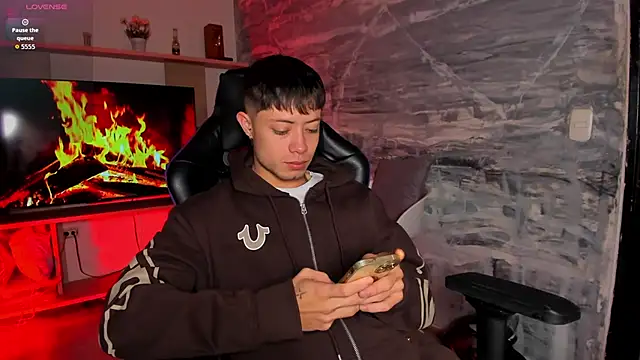 Snapshot of marcuscollins1_ chatting on 02-14-26, 12:27 marcuscollins1 online show from 02-14-26, 12:27