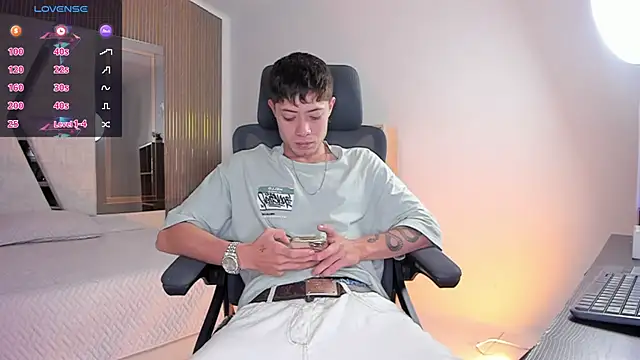 marcuscollins1  online show from 12-21-25, 02:19