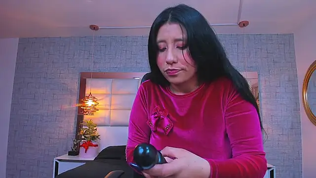 Nohemi louse online show from 03-27-26, 06:20