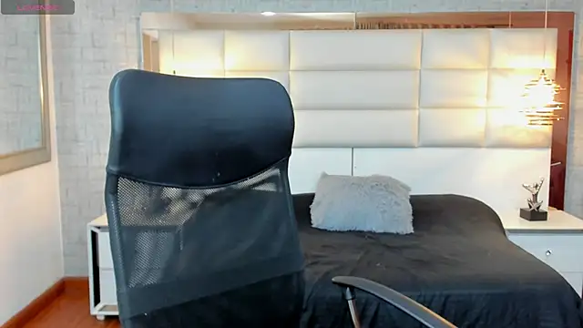 Nohemi louse online show from 09-16-25, 06:53