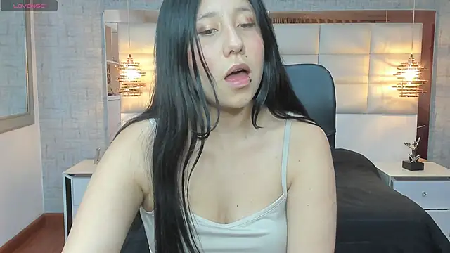 Nohemi louse online show from 09-15-25, 06:08