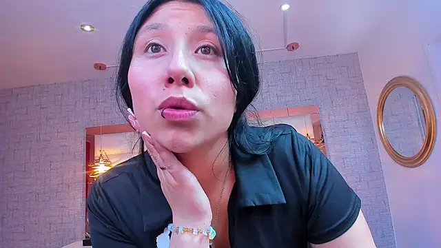 Nohemi louse online show from 05-06-26, 07:29