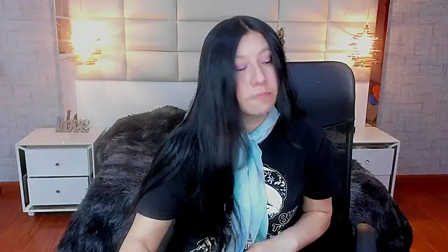 Nohemi louse online show from 12-02-25, 07:04