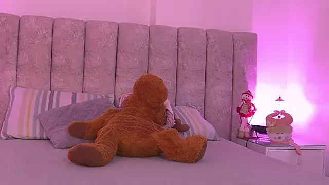 sara lopee1 online show from 12-22-25, 12:05