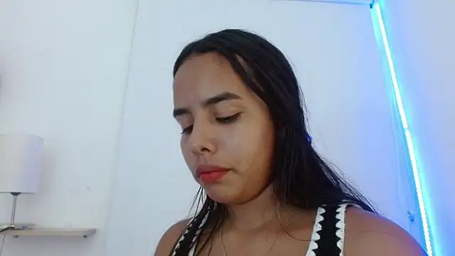 Snapshot of Roxy_Stonee chatting on 10-27-25, 07:26 Roxy Stonee online show from 10-27-25, 07:26