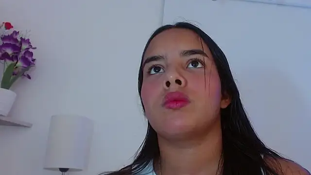 Snapshot of Roxy_Stonee chatting on 10-30-25, 07:22 Roxy Stonee online show from 10-30-25, 07:22