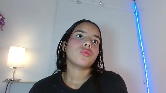 Snapshot of Roxy_Stonee chatting on 10-17-25, 07:26 Roxy Stonee online show from 10-17-25, 07:26