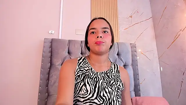 Roxy Stonee online show from 04-11-26, 07:39