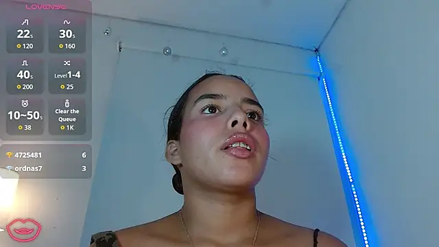 Snapshot of Roxy_Stonee chatting on 10-07-25, 07:37 Roxy Stonee online show from 10-07-25, 07:37