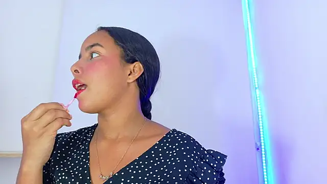 Snapshot of Roxy_Stonee chatting on 10-23-25, 07:23 Roxy Stonee online show from 10-23-25, 07:23