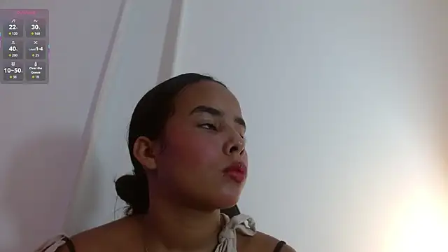 Snapshot of Roxy_Stonee chatting on 09-23-25, 07:32 Roxy Stonee online show from 09-23-25, 07:32