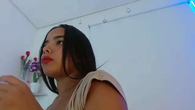 Snapshot of Roxy_Stonee chatting on 10-28-25, 07:24 Roxy Stonee online show from 10-28-25, 07:24