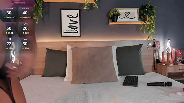 Zaha Evans online show from 12-21-25, 06:09