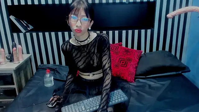 Mara Gonzalez online show from 10-15-25, 01:52