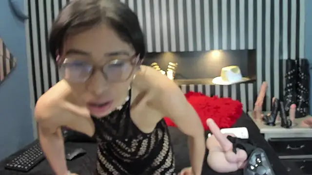Mara Gonzalez online show from 04-27-26, 11:30