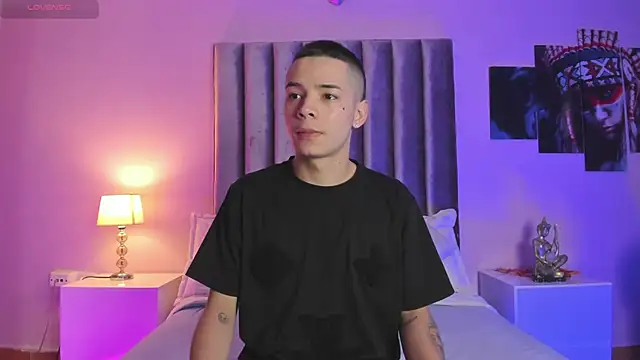 Snapshot of Adam_Thomass_1 chatting on 02-04-25, 12:33 Adam Thomass 1 online show from 02-04-25, 12:33