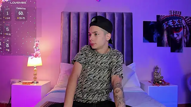 Snapshot of Adam_Thomass_1 chatting on 02-01-25, 12:26 Adam Thomass 1 online show from 02-01-25, 12:26