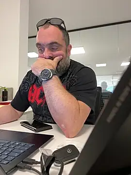 fuocovivo4 online show from 03-05-25, 01:28