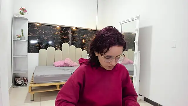 Annyrosee online show from 10-18-25, 08:22