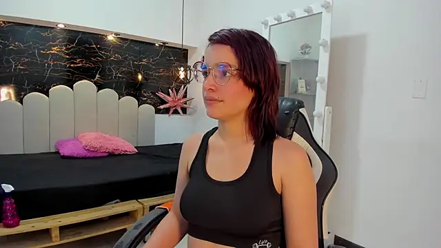 Annyrosee online show from 11-24-25, 08:20