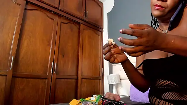 DayannaBronx online show from 03-18-25, 08:59