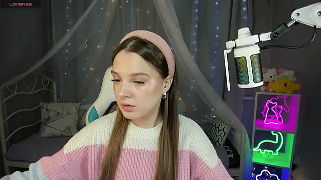 Snapshot of kaisajenner chatting on 02-04-26, 12:11 kaisajenner online show from 02-04-26, 12:11